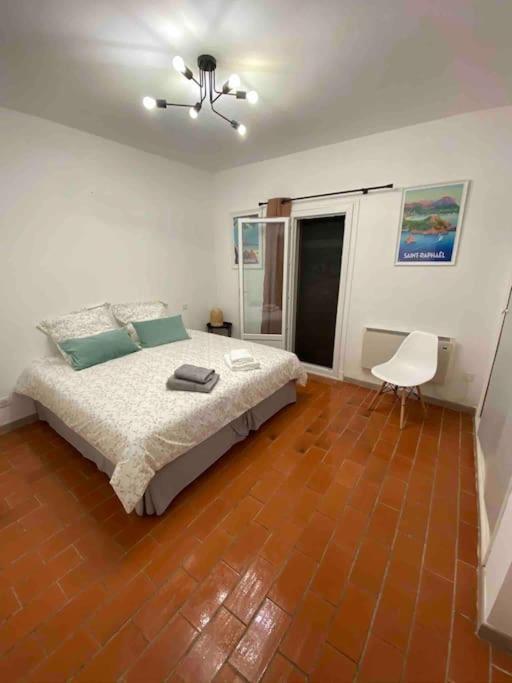 Simone, Appartement Maison, Quartier Calme, Grande Terrasse, Spa, Barbecue, 2 Chambres Fréjus Exteriör bild