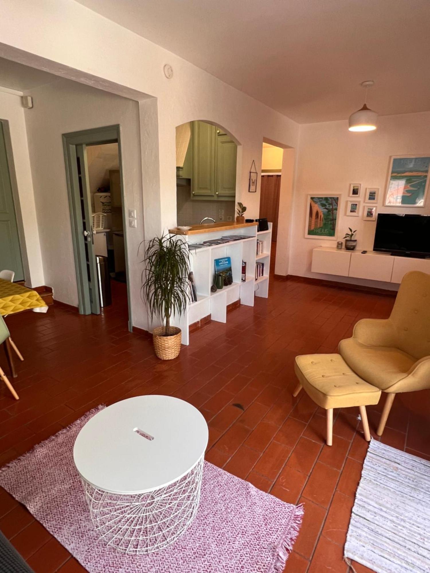 Simone, Appartement Maison, Quartier Calme, Grande Terrasse, Spa, Barbecue, 2 Chambres Fréjus Exteriör bild