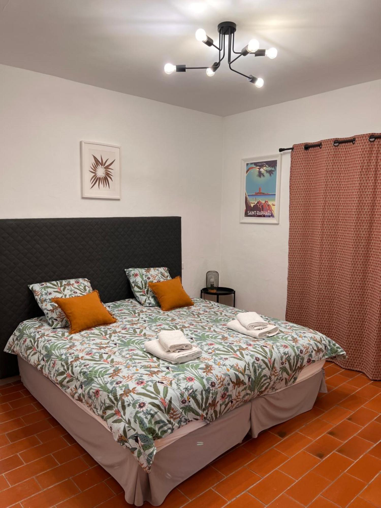 Simone, Appartement Maison, Quartier Calme, Grande Terrasse, Spa, Barbecue, 2 Chambres Fréjus Exteriör bild